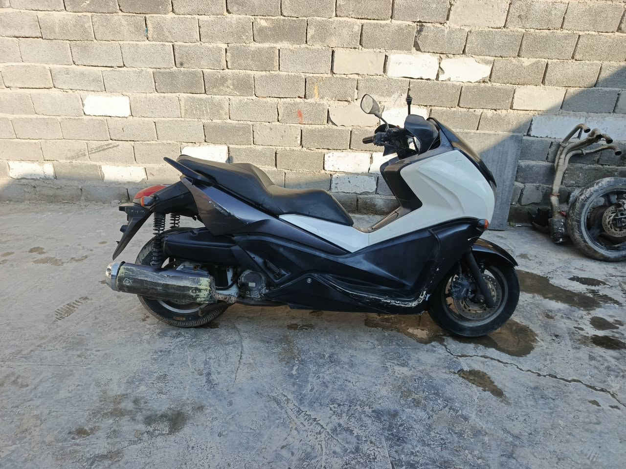 السلام عليكم دراجة هوندة فاز اوراقها موجوده بيها صوت بالمكينه  السعر 400 وبيها مجال حق الجيه للاستفسار الرقم ***********
