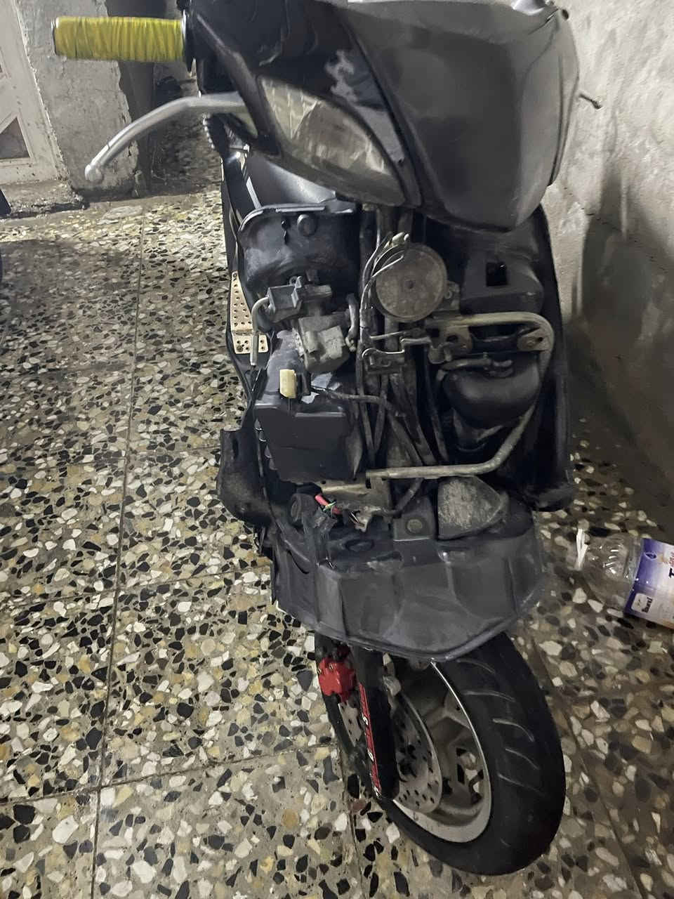 الدراجه للبيع مكينه مفتوحه مره وحده مسويه حادث قديم لداجه سكنس نثيه كوري 140 السعر 450 ومبيها مجال حقك الجيه الدراجه هندر وااحد رقم التلفون للستفسار *********** 💁
