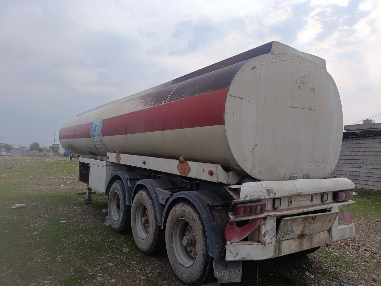 تەنکەر تاک تایە علوج 
مەزبوت بۆ ئیش 
سعر 38معامەلە 
شوێن سەیدساق 
***********.  ***********
