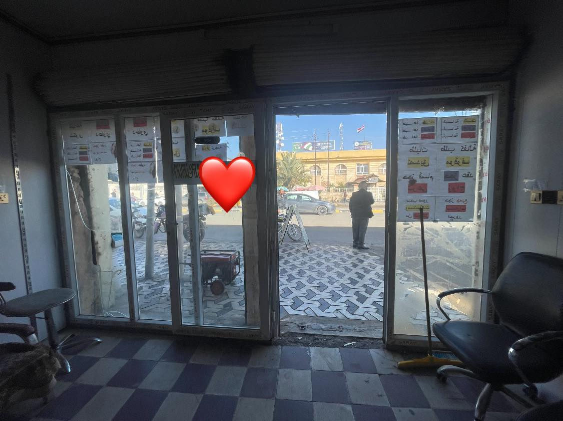 سلام عليكم رفوف للبيع ع داير المحل خشب مغلون كاملات سعره١٧٥
جامخانه قياس تقريبا ٥متر وارتفاع ٣ سعره ٢٠٠الف 
مصطبه جلوس جلد سعره ٤٠الف 
كراسي عدد ٢سعر الواحد ٢٠ الف
للاستفسار
***********
