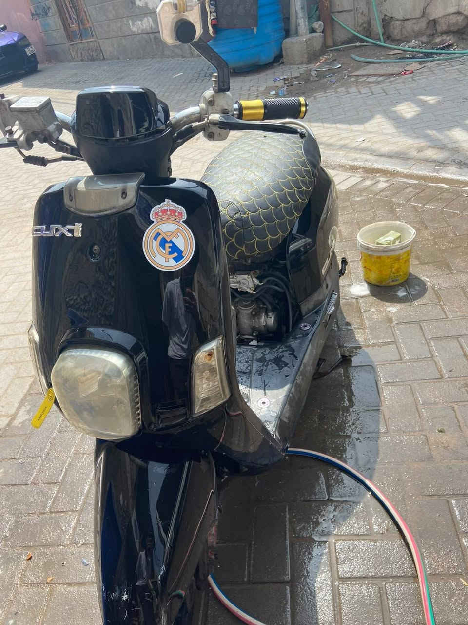 السلام عليكم
الدراجه مكينه مفتوحه علمود كازكيت وياها منفيس يعني الدراجه الي يراجع عليها يكدر يرقمهه كهربائيات شغاله ماعده الاشاير سكن يشتغل عالي ناصي سلف شغال سعرها 650  وبيها مجال قليل
مكاني الحيانية
للتواصل ***********
