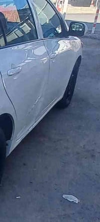 كورلا موديل ٢٠٠٩ الضرر البنيد مبدل وقطعتين صبغ الجاملغات المامية وبيها...