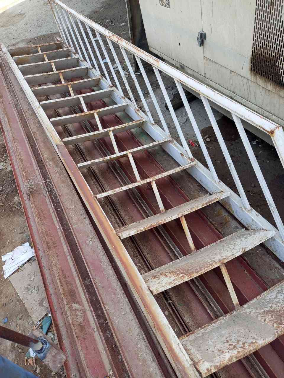 للبيع درج ٤مترات ونص والعرض 80 حديد ثقيل ونظيف جدا  مكاني بغداد الغزالية
***********
***********
***********
