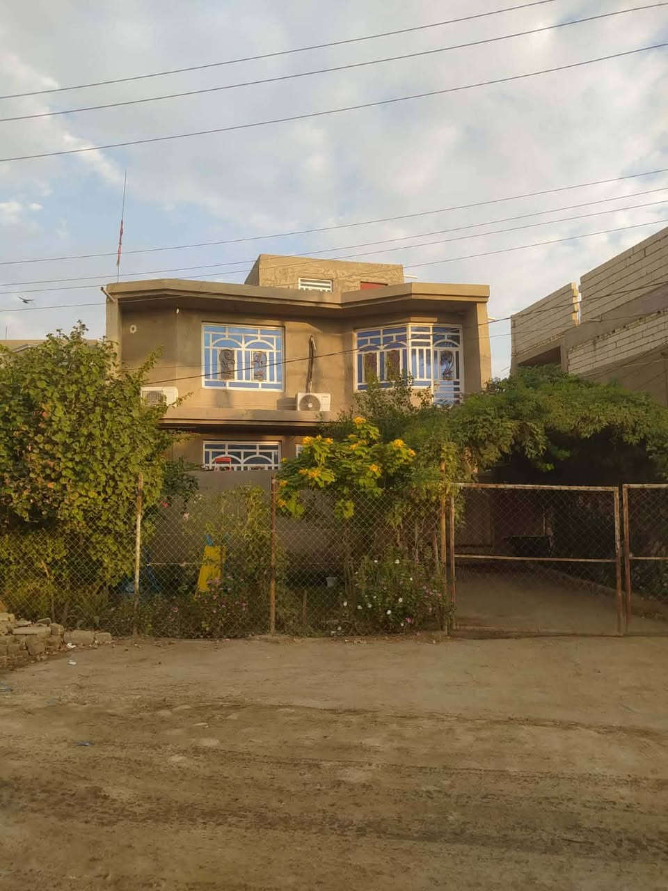 🏠 / #دارللبيع

 دار ركن 

 مساحة 100م طابو زراعي سند25 

الطابق الاول/ مطبخ . أستقبال. هول . غرفه . مجمع صحيات. 
 
الطابق الثاني /غرفتين . كلدور .مجمع صحيات

🌎 #الموقع شارع80

خلف الحوم سفينة نجات 

          (عرض الشارع 10م)
           
للأستفسار اكثر  
***********
***********
 #عنوان المكتب ع شارع 80
