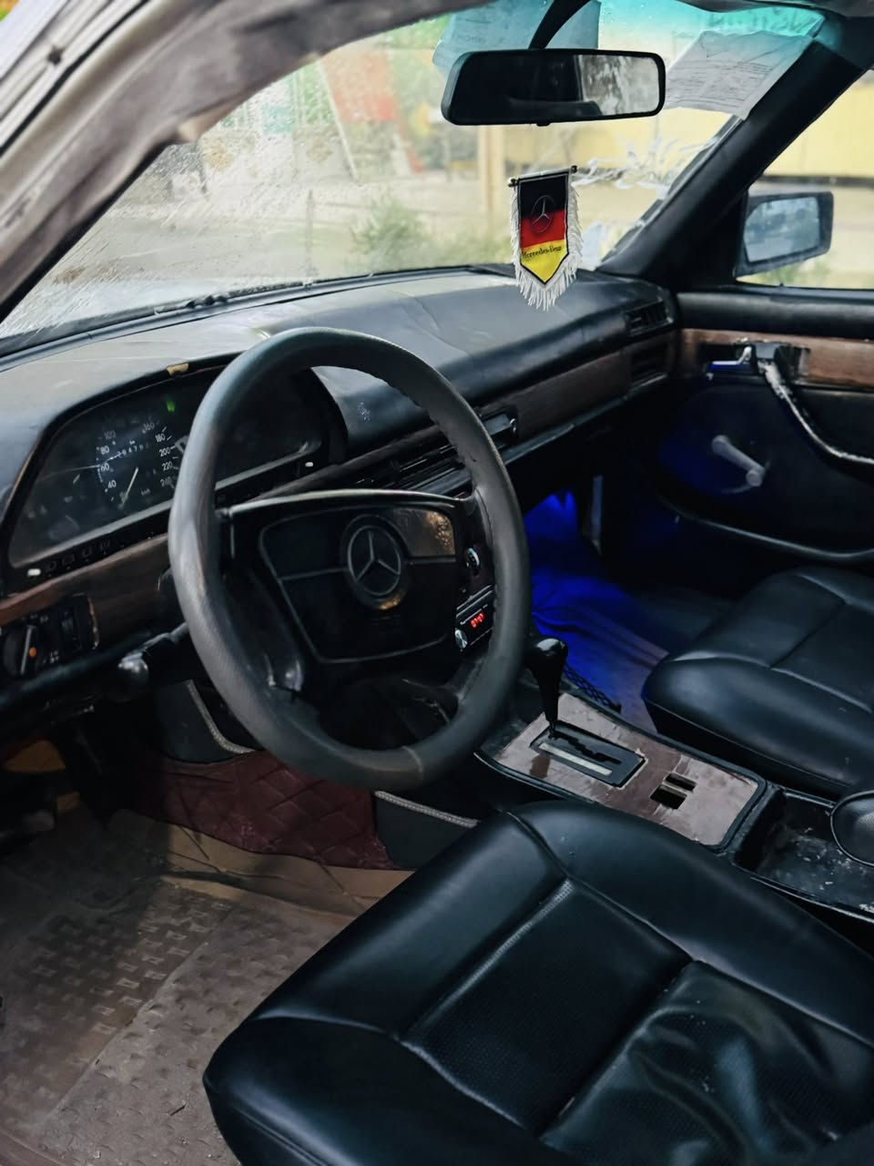 مارسدس جامبو كير محرك محور فيفيتي تحويل مباشر داخل حلو حداديه جديده كير محرك جدد سياره جاهزه بيع مستعجل السعر 47وبيهه مجال تبريد شغال  مكان كربلاء الاستفسار ***********
