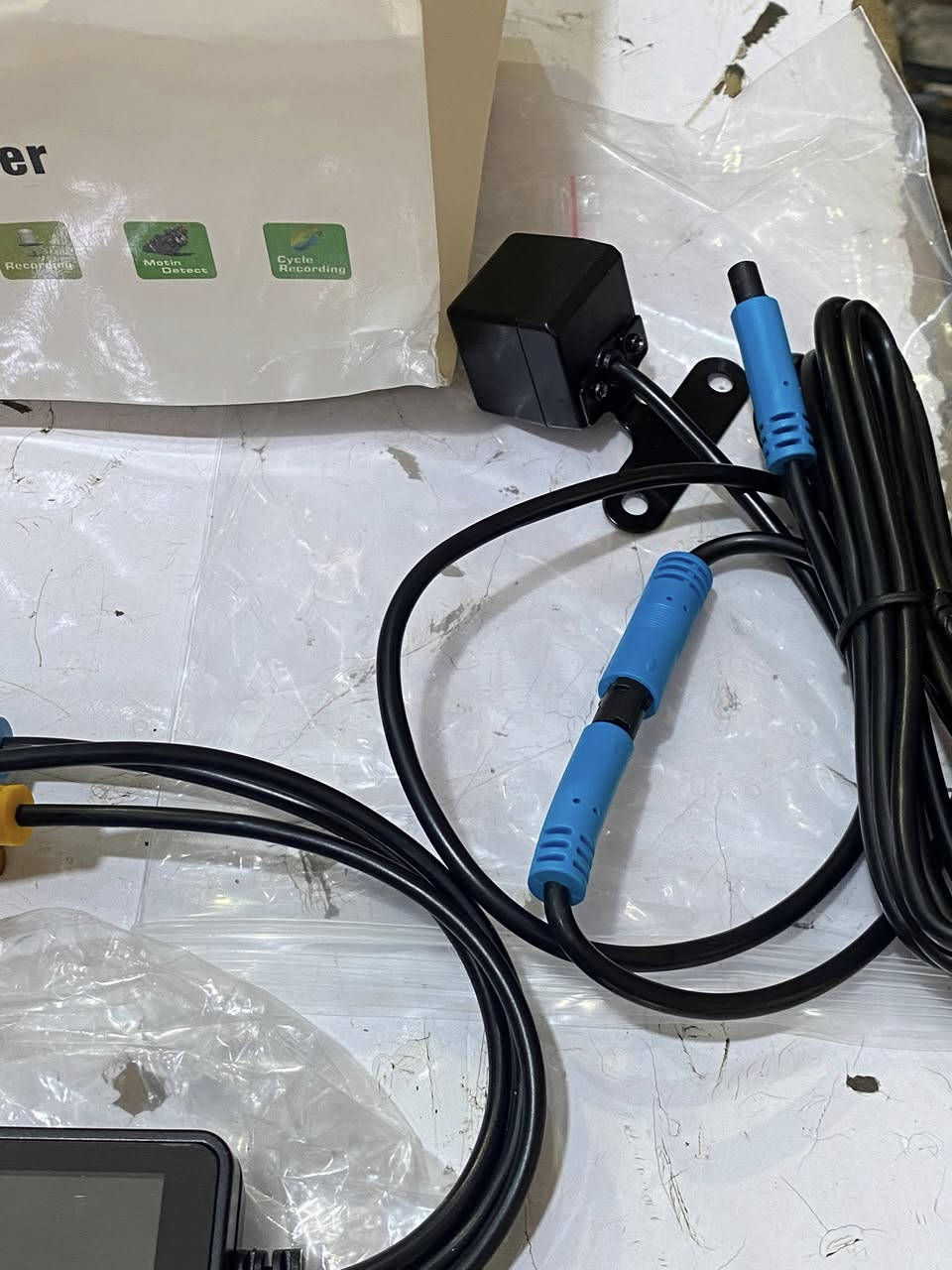 شاشة مع كامرا عدد 2 تصوير امامي خلفي غير مستخدم .. السعر 40 الف واتساب ***********
