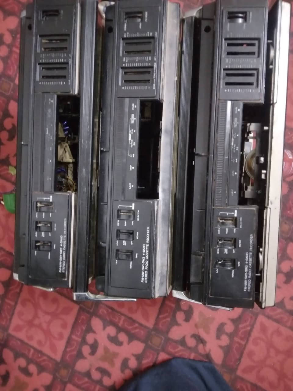 مرحبا اخون للبيع يوجد لدينا قطع قيار مسجلات مؤسسه وكفرات وميكانيك شرط الشغل يوجد توصيل ***********
