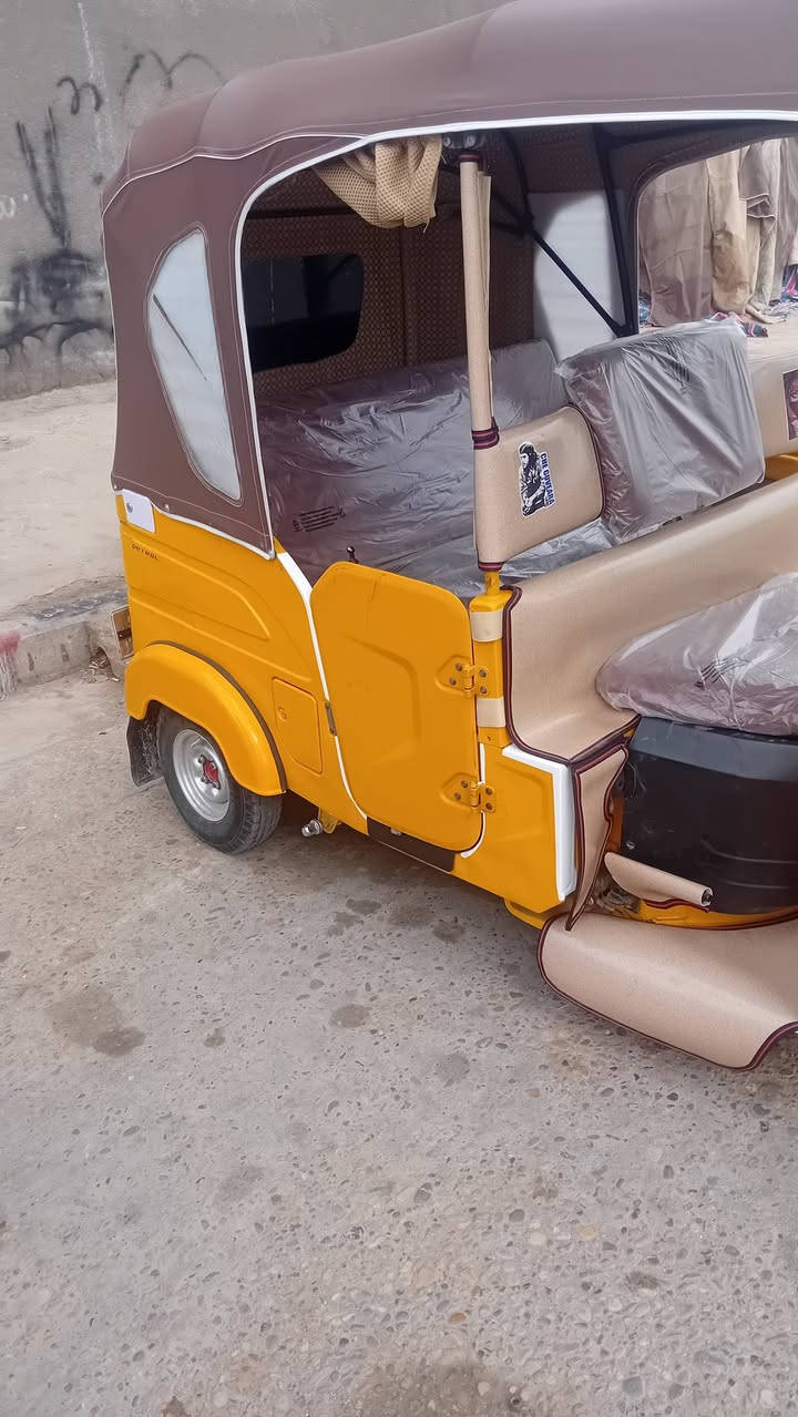 اسلام عليكم تكتك ٢١ شهر ١١ رقم وسنويه
الكشره كفاله ماعده زلوغ بصيطه 

محرك لاتنقيص لاتبخير 

دوشمه فراش مسجل تخم تاير جبلي 

التكتك جاهزه كبل للشارع 

المكان المجر الكبير 

السعر ٧ ونص وبيها مجال قليل للشراي 

الاستفسار ‎***********
