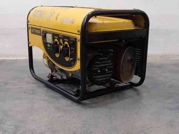 السلام عليكم للبيع مولد استرا  باب اول 12 امبير ملف نحاس مولد كلش نضيفه   يشتغل  ما داخل اي تصليح بعده وضع شركة صوته كلش هادئ وقتصادي بصرف البانزين سعر 145 الف  مكاني بغداد   يوجد خدمه توصيل
للاتصال .ع رقم *********** *********** واتساب
