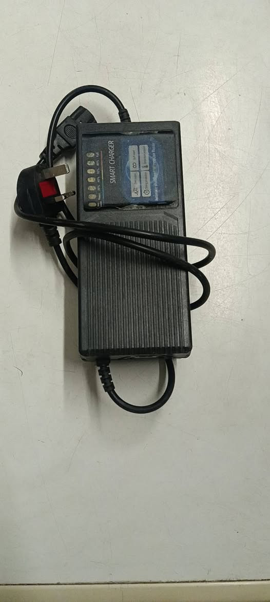 يا الله 
اسلام عليكم 
دراجه سكنس لد شحن (للبيع)
المواصفات:
تحتوي على ٦ بطاريات جدد مشدودات
دبل اشاره ،وبيها سبيكر للصوت، ولايت عالي ناصي وسكن، وأيضاً على جنطه ،تحتوي على درع داير ما داير الدراجه ، وتحتوي على منفذ للشحن ومنفذ للرام. وحجم الملف(1500واط)
سرعه الدراجه ٧٠ حقيقي ،تحتوي على زرR, وثلاث نمر للسرعه
اكو ملاحضات بل درع يعني بي شويه خدوش

مكاني شارع فلسطين مقابيل عماره اريدو
للتواصل على الواتساب برقم ***********
السعر مليون وميه وبيها مجال
