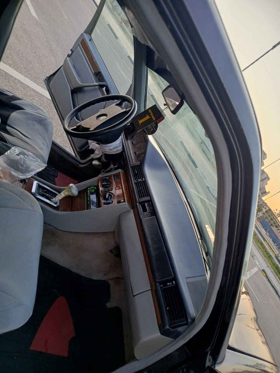 سلام عليكم 
للبيع مارسدس دب مديل 88 محدثه 92 سياره جديده محوره ففتي 3000 تبريد ثلج منضومه تبريد كلها جديده سياره جاهزه مكينه كير حداديه تخم تاير باتري كله جديده تراي وين ميعجبك رقم بغداد نكليزي سنويه جديده هزه جديده كهربائيات من الدعاميه للدعاميه كله شغال وبلادي لايت زنون دواخل جدد  سياره مال جناي متعوب عليها سلايت فتحه شغال سياره خير من الله للتواصل ***********  وتساب او اتصال سعررر 53 بيها مجال قليل /مكان كربلاء
