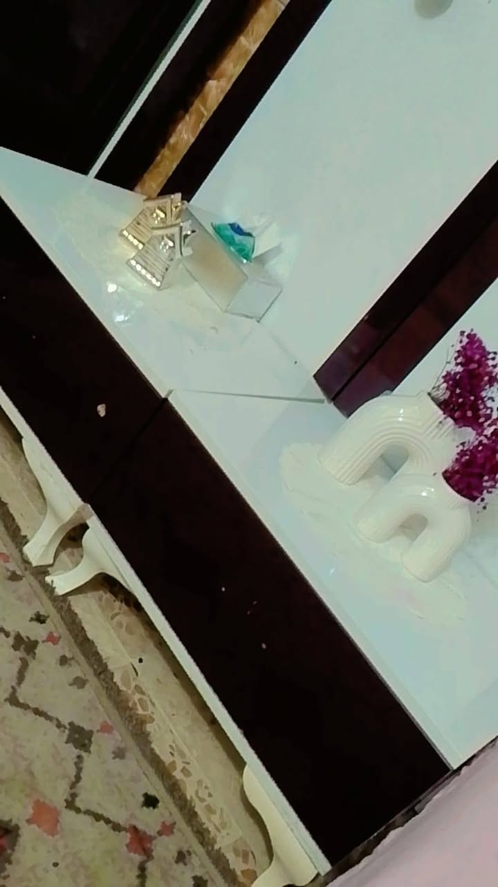 غرفه كامله ونضيفه لبيع باقي تفاصيل عل واتساب ***********
