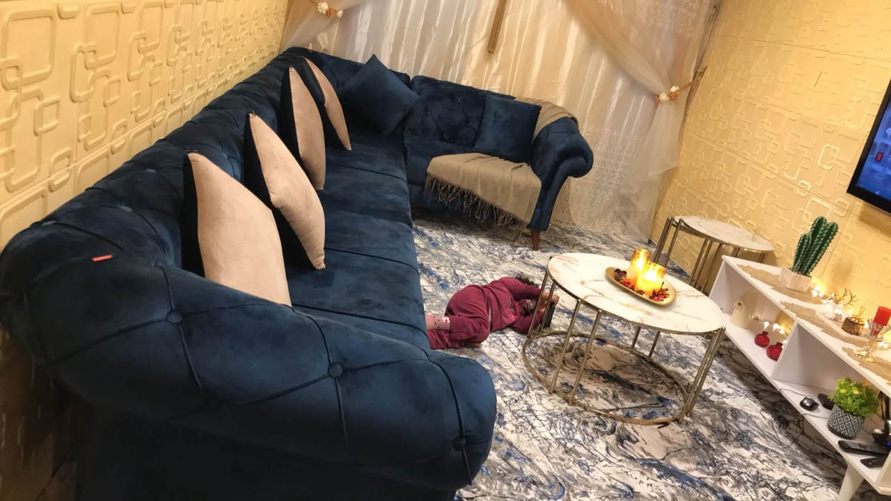 غراض للبيع
كنتور ٣ متر خشب اصلي ثكيل مع ميز مرايه ب٥٠٠
طخم قنفات ستر متر حرف L ب ٤٠٠
كاونتر سنك استعمال قليل نضيف جدا ب٢٠٠
ميز طعام ابيض مع ٥ كراسي نضيف ب ١٥٠ 
مكان بختياري


**إذا كنت صاحب هذا الإعلان وتريد حذفه لأي سبب، رجاءا أرسل رسالة إلى الدعم الفني**