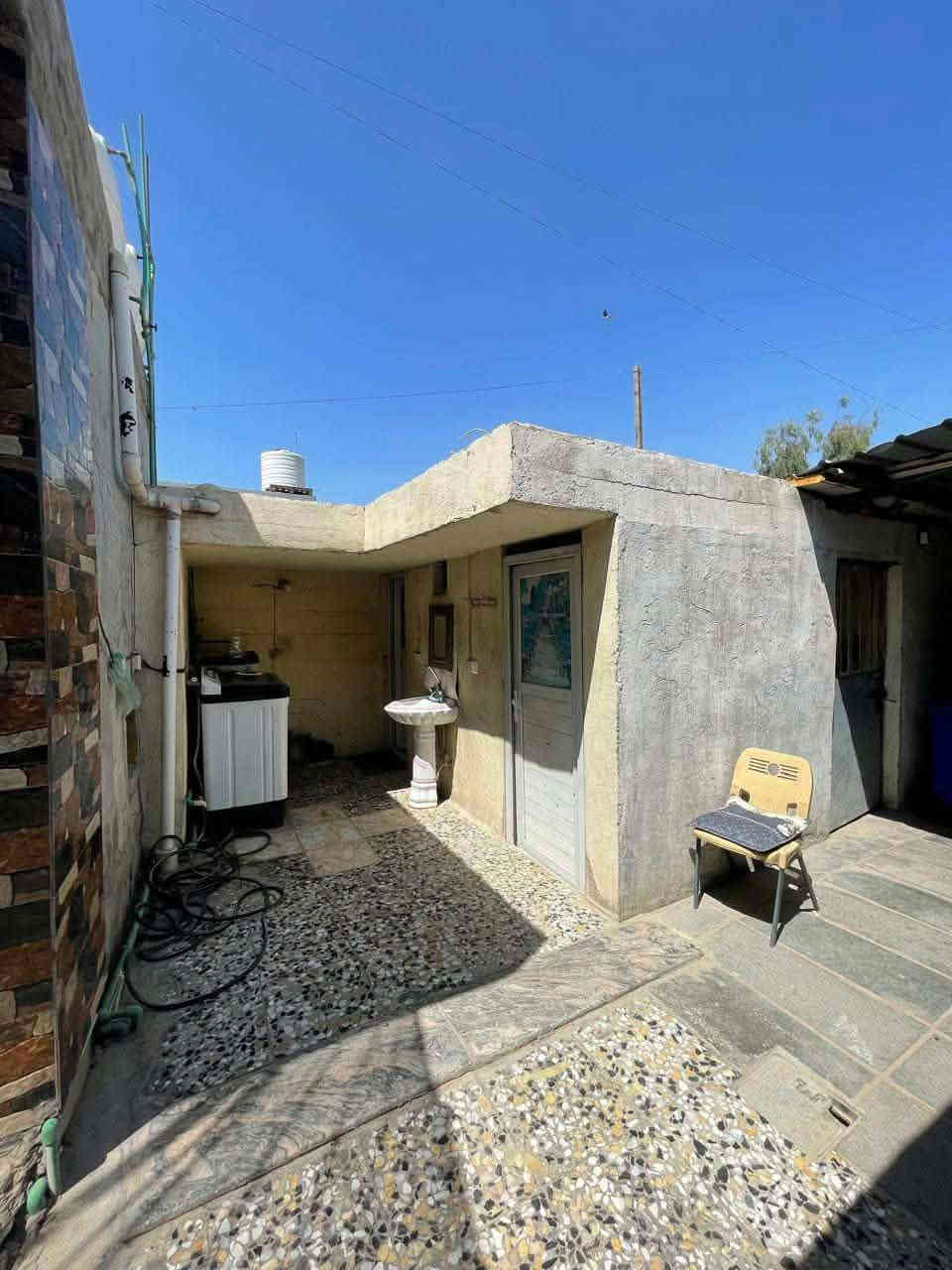 السلام عليكم بيت للبيع طابو صرف حي البتول شارع المؤسسة المساحة 100 متر مربع +تشجير من ضمن البيت  طابقين الطابق الاول استقبال معزوله عن البيت + غرفتين + مخزن +حمام داخلي وحمامات خارجيه وصاله +مطبخ حار الطابق الثاني غرفتين نوم+ صاله  للاستفسار اتصال على الرقم او اتصال واتساب *********** او مراسلة الصفحة
