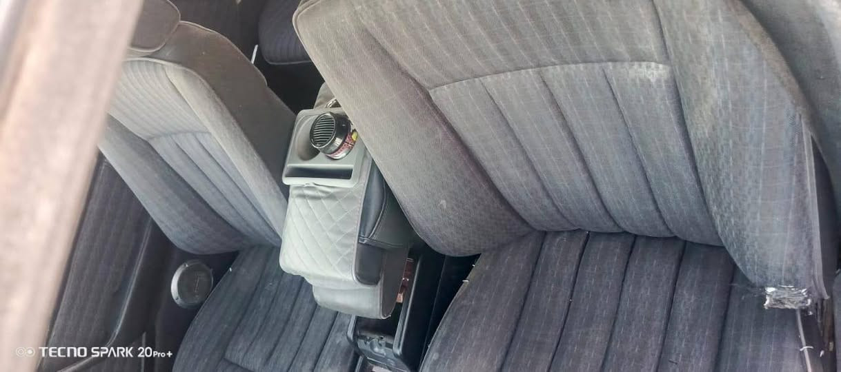 مارسدس دب للبيع كما موضح أمامكم في الصورة النضافة هاذا رقم راعيها المكان الدير ***********
