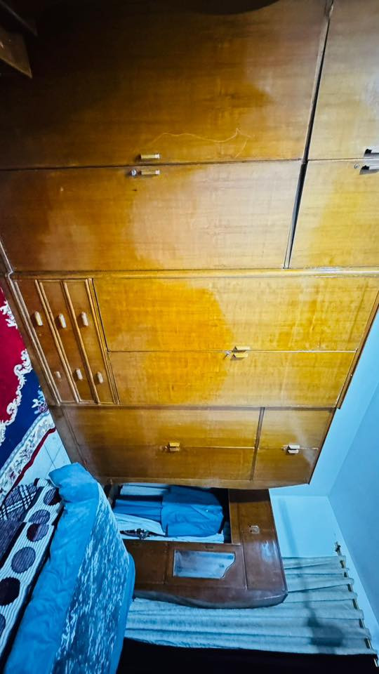 سلام عليكم غرفه اخشاب للبيع 
تحتاج شوي ترتيب تفصال درجه اولا 
السعر 650.000 الف
***********
