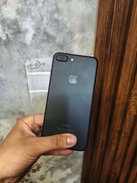 ايفون ٧ بلص • نضيف • بطاريه ٧٠