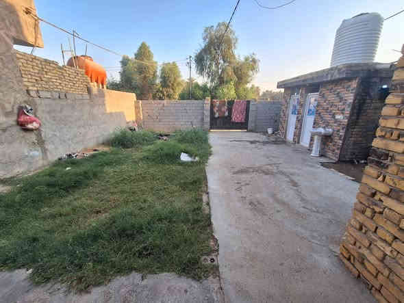 اسعد الله اوقاتكم بكل خير أحبتي
يتوفر دار سكن للبيع 

المساحه لكليه "200 متر 

سند ٢٥ 

استقبال 
غرفه
صاله
مطبخ 
 صحيات 

البيت نقص ارضيه والبخ وبيتونه

بناء  2023

العنوان بابل ابي غرق مقابيل الطاقه الكهربائيه بشارع الوسفيه 
السعر  57 مليون بي مجال شراي 

للاستفسار لاتصال على ***********
جميع الخدمات ماي كهرباء
