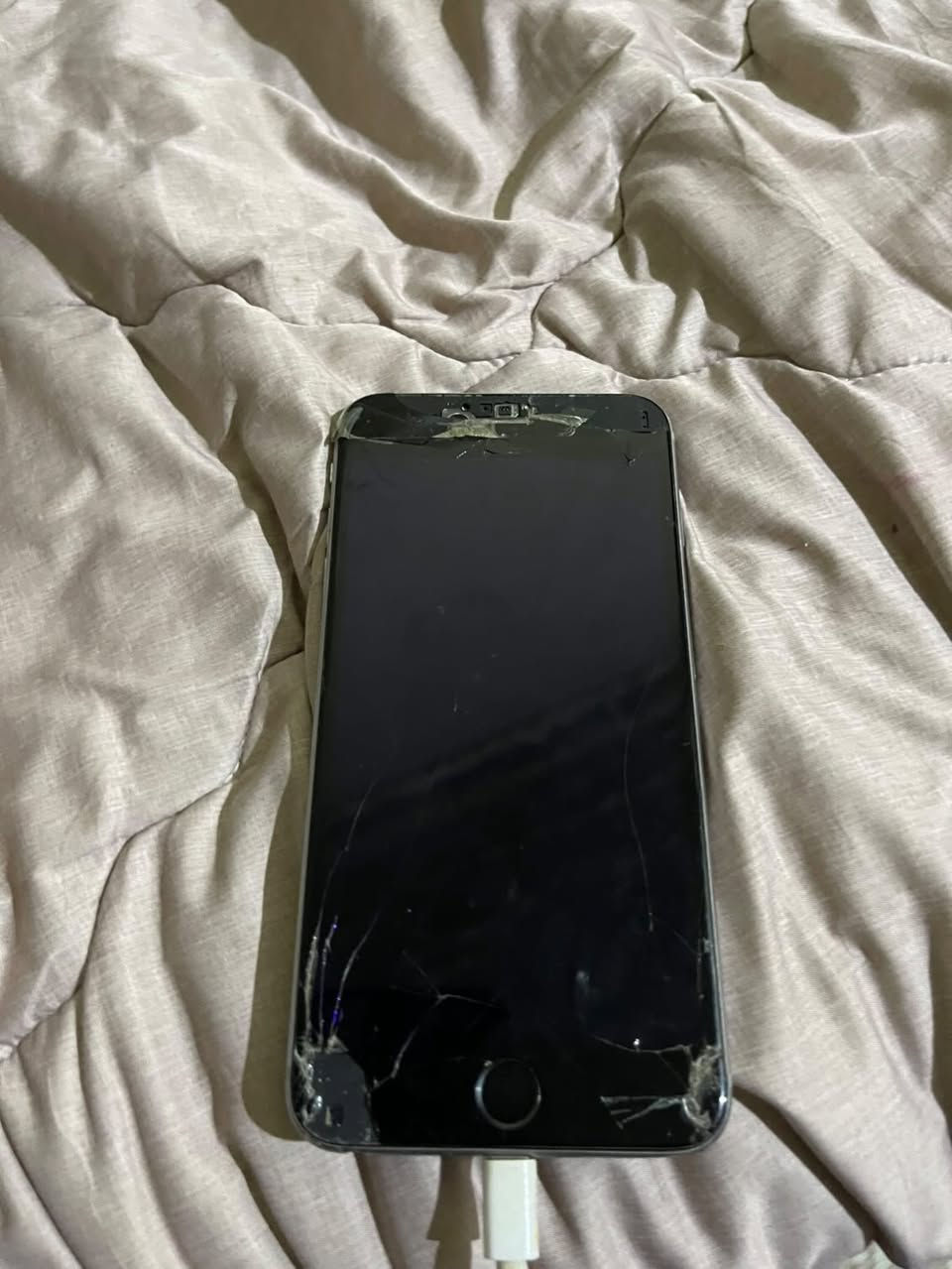 ايفون 6 بلس مستعمل مامبدل لا بطارية ولا شاشه كسور بالشاشة مثل ماواضح بالصورة يشتغل قفل 50 الف نجف حي ميسان


**إذا كنت صاحب هذا الإعلان وتريد حذفه لأي سبب، رجاءا أرسل رسالة إلى الدعم الفني**
