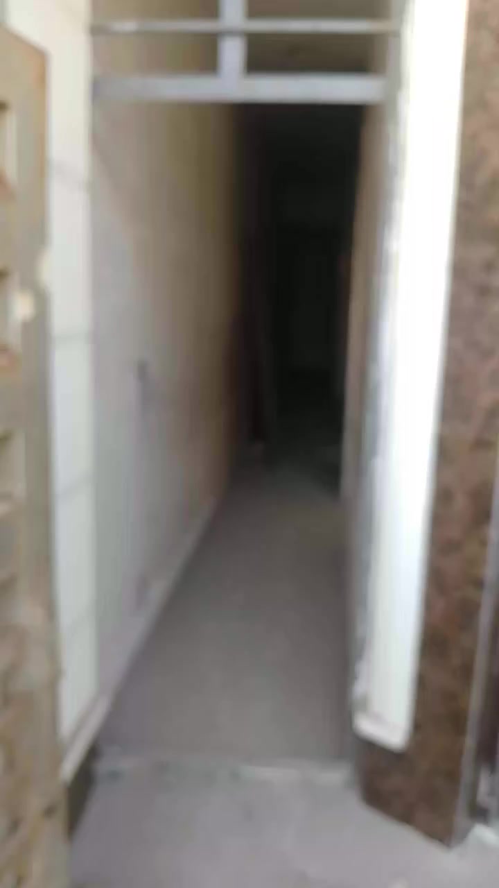 يعلن مكتب الباش الشمري للعقار والمحاماة  عن توفر 
دار للبيع مساحة 88 واجهة 5 و35 سم   بناء حديث  يحتوي على مدخلية وخدمات خارجية مدخلين  استقبال ومطبخ وخدمات وغرفة نوم ومنور طابق ثاني غرفتين  وخدمات طابق ثالث بيتونه وسطحين   شارع  عريض 15 متر العنوان  النعيرية قرب مدرسة ابن سيناء للاستفسار مراسلة واتساب اوتصال ***********
