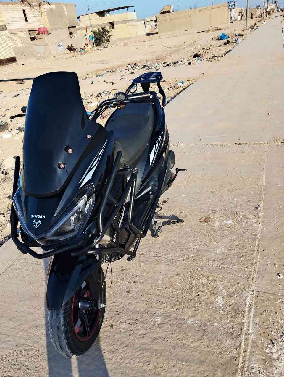 سلام عليكم ورحمة الله وبركاته دراجه رمبه جديده ماشيه الفين وسبعميه دراجه وكاله ونضيفه بشكل كلها شغاله سلف هندر كامله مكمله 
(للبيع) 
للتواصل خاص 
او 
عل رقم لهاتف. ***********
