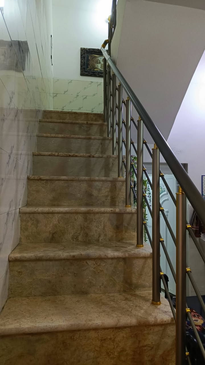دار للبيع 60م. نهايت الأربع شوارع زراعي ابو ريسان قاطين وبيتونه جبيره. غرفتين فوك وبيتونه جوه مدخل استقبال ومطبخ وصحيات. طابو زراعي سند 25 ماء مجاري تبليط كهرباء شوارع 10 بيت نظيف. وتعبانين عليه. كاشي وطابوك حتى البيتونه كاشي للاستفسار الاتصال على الرقم ***********
