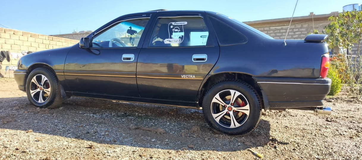 سلام عليكم سياره اوبل فتكره حجم 16 موديل 91 سنويه عضم كاربون بانزين بيها شرط التحويل  كير ومكيه شرط تنته سليت طخم تاير جديد صطاب اربع دسك واير منيه كلها شقاله تدفيه 🔥 صبغ عام جماليه بدون ضرر سياره احلاه من الصوره سياره جاهزه السعر 42 وبيها مجال بصيط ستفسار نتصال بل رقم  *********** زين ***********
