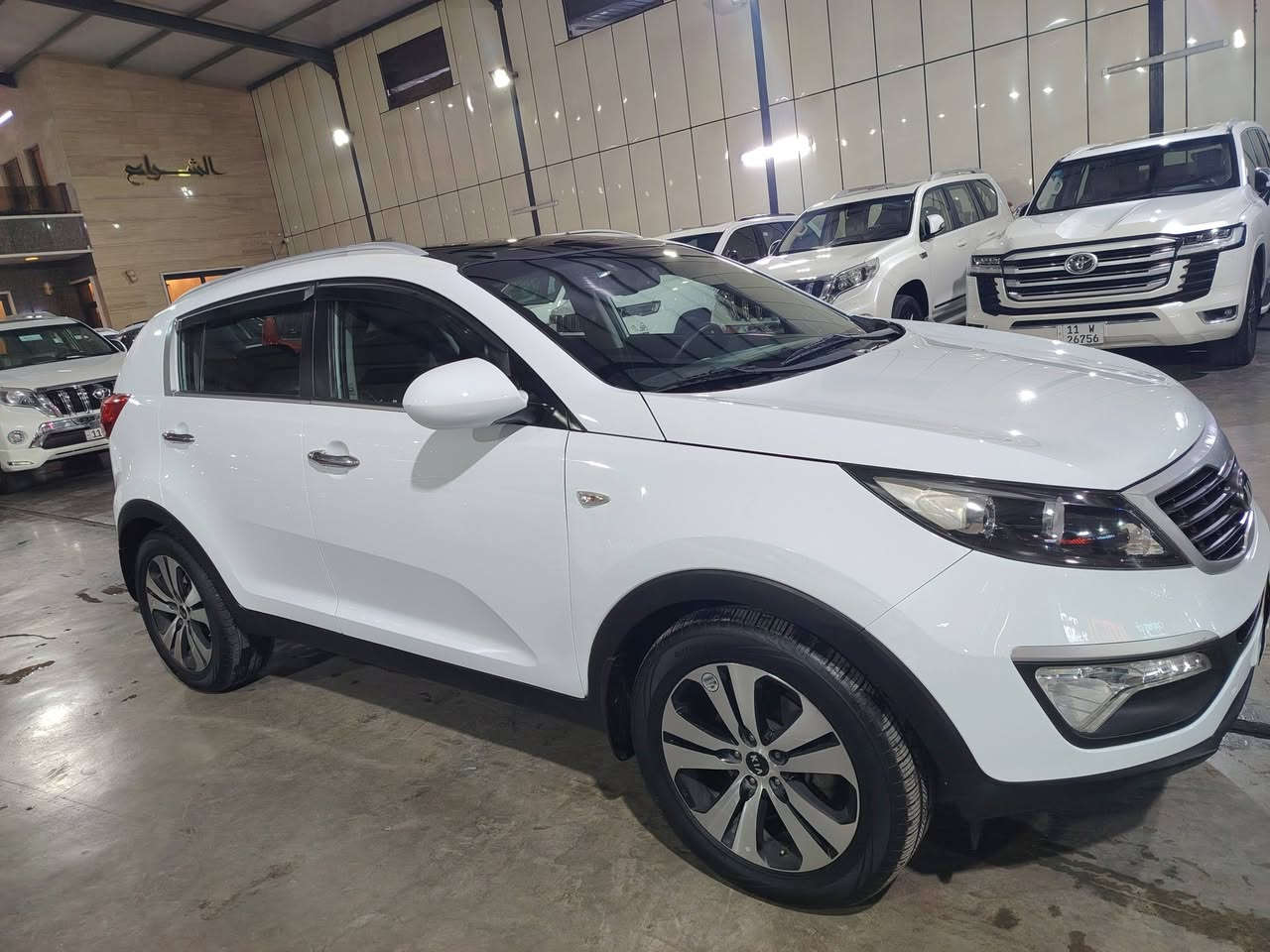 السلام عليكم سبورتج ٢٠١٤ خليجي ماشيه ١٠٠ الف مكفوله من صبغ ولبارد سياره جديده 
محرك ٢٠٠٠ بلادي
بانوراما
كشنات جلد ومغلفه
شاشه
كامره خلفيه
حساس خلفي
شادله بصمه وتشغيل عن بعد
سياره جاهزه بدون اي نقص
رقم بغداد
سعر ١٦٣ بيه مجال حك جيتك
للتصال***********
