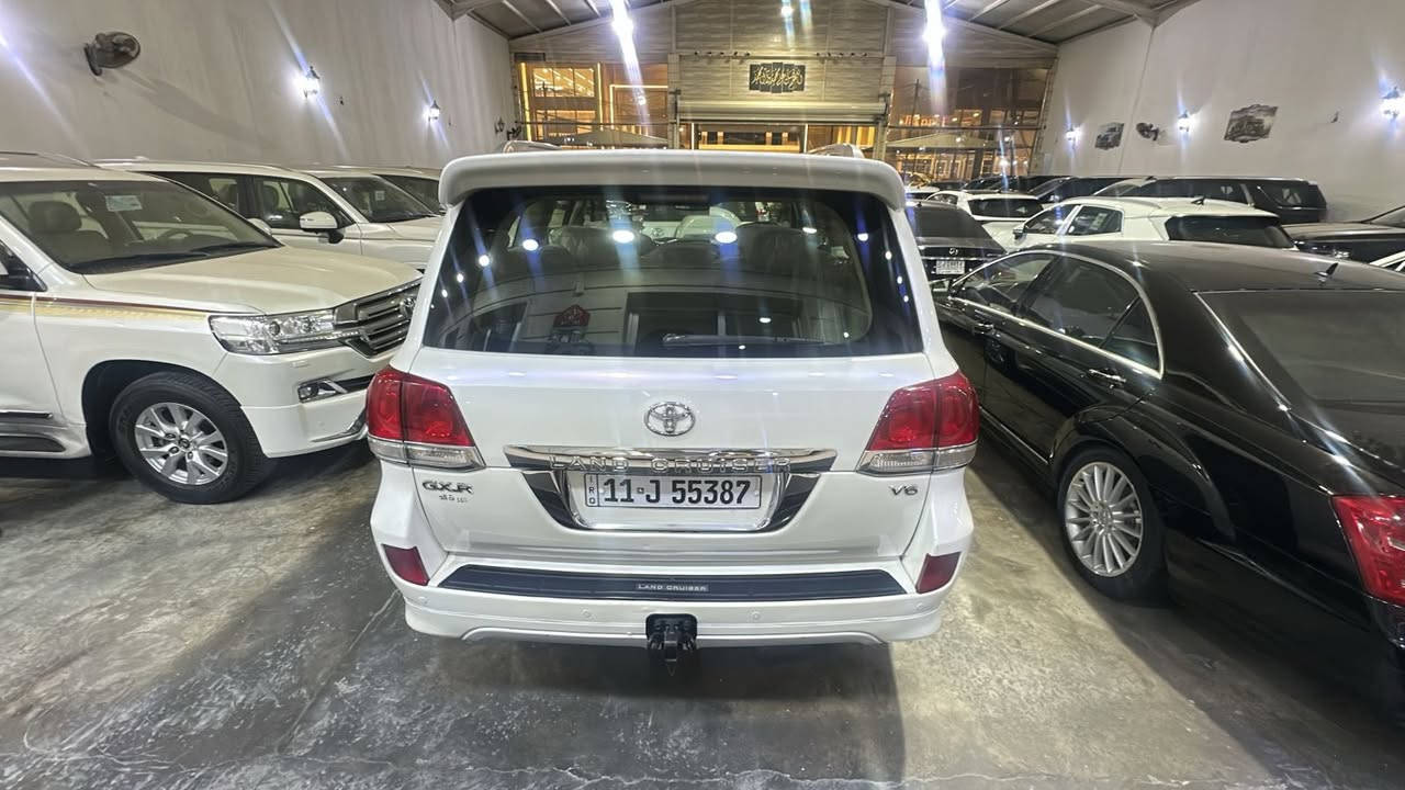 لاندكروز ستينيه موديل 11
مكينه كير كفاله 
بيه جاملق الخلفي قبق البانزين صبغ 
وبيه بكانين بارد 
ماشيه 200 الف 
كشن بقلاوه 
تخم تاير جديد 
السعر 300$ وبيه مجال 
اعتذر عن الامراوس بيع فقط 
مكان شارع فلسطين 
***********
