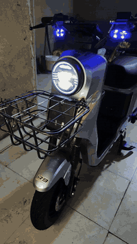 السلام عليكم دراجة شحن للبيع
فول مواصفات نوعه ريان ما موجوده بل سوق نوع مرغوب  
مواصفاته تجي ٥بطاريات كبار 
دبلات أمامي خلفي  مقعد طبي تجي سرعته ٩٩ والحقيقي ٨٥بحيث من تفر الملف يضل يدوي من السرعة سريعة بشكل  تجي 3نمر تجي كلوبات خلفي أمامي والامامي عالي ناصي دبل اشاره  أشاره يمنه يسره  نظام بك ترجع للخلف هورن و البلوتوث  دسكات عمبار دهن تجي استانين وتجي وياه سله و حماية للشاشة شايله أنا وكفات و شاحنه استان تعليك النقال و شاحن مالت نقال  ومرايات بحيث كامل مواصفات و جيس الكشن موجود  وصله موجود صارله ٤٠يوم عندي التواصل على الواتساب السعر ٥٧٥  وبيها مجال قليل جداً للتواصل واتساب ***********
