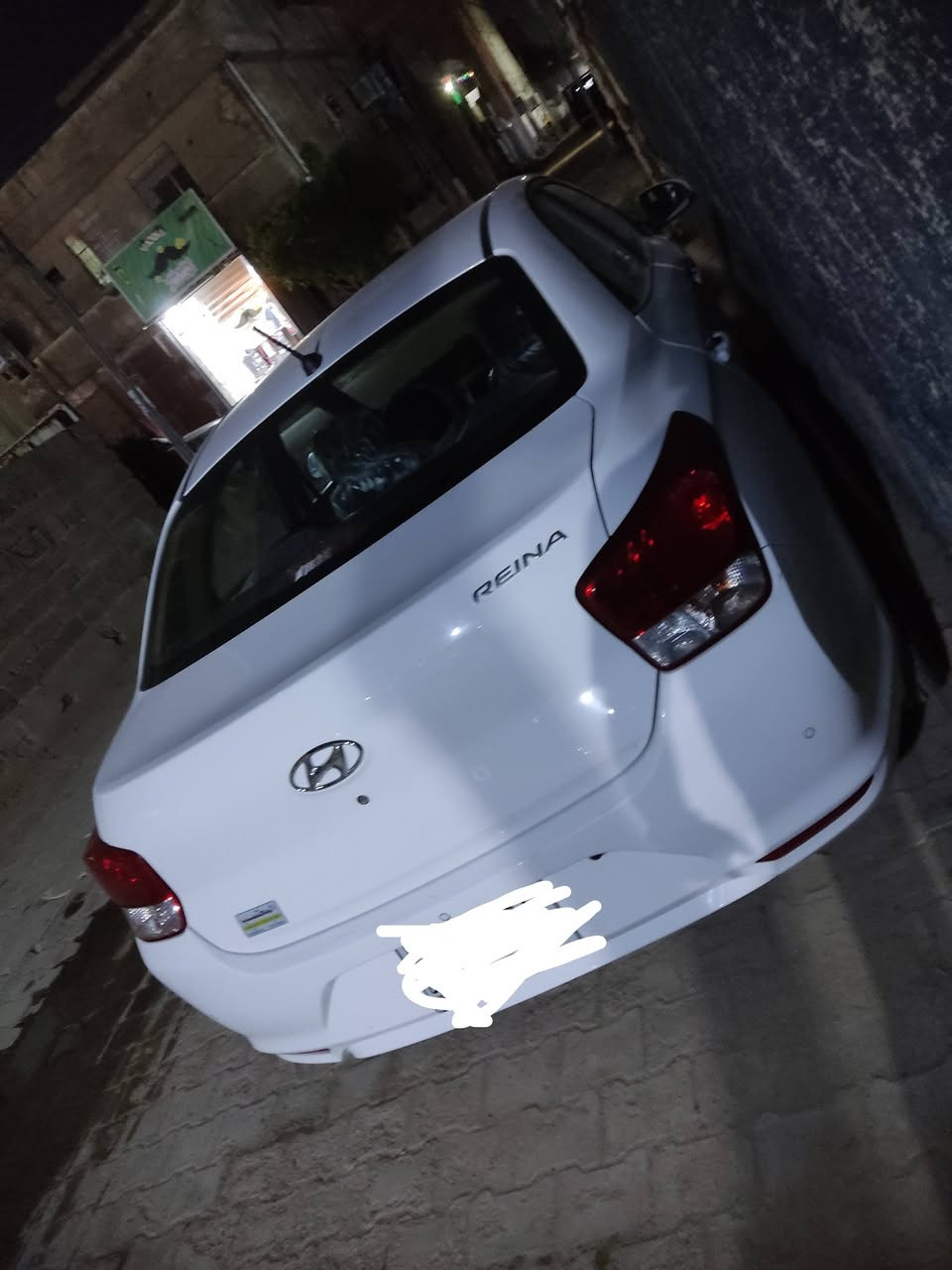 السلام عليكم هونداي رينا 2020 خليجي سنويه بسمي 
بيه قطعتين باب السايق ربع صبخ اوباب الخلفي هم ربع صبخ 
والباقي مكفولة كفالة عامه سياره فول ما عده البصمه 
السعره 105 أو بيه مجال للطيبين 
***********
***********
