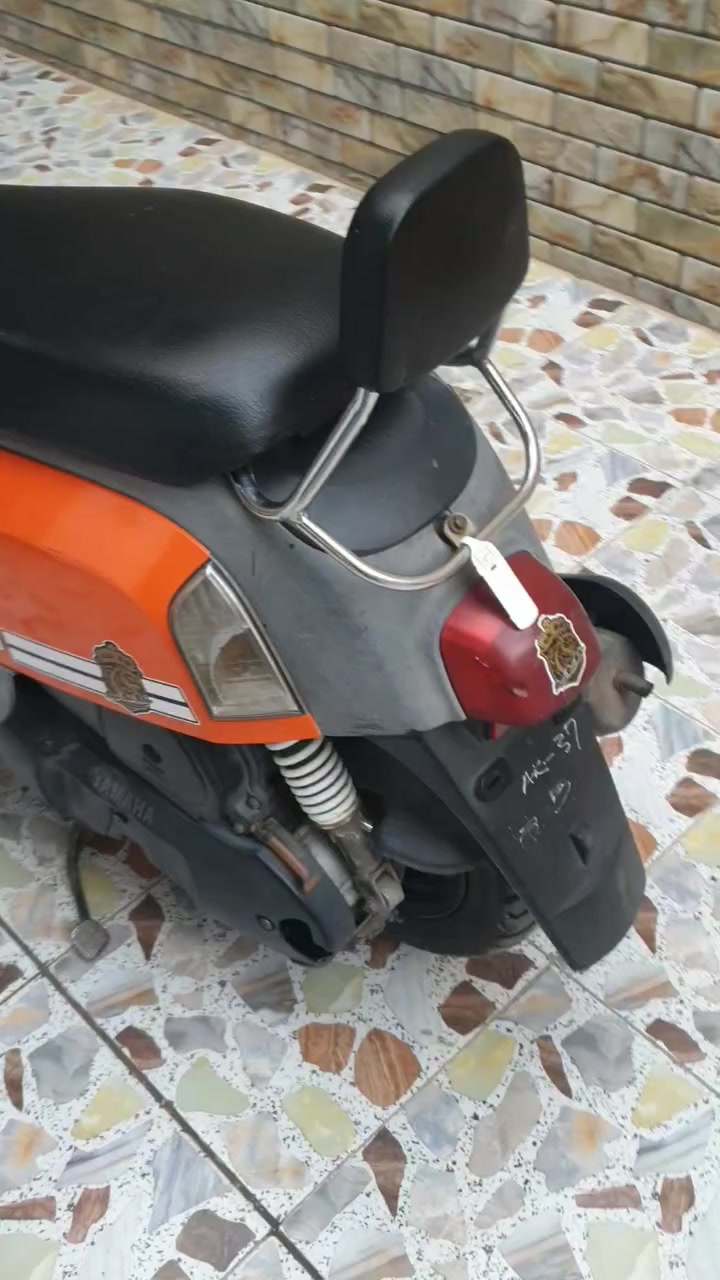 بوليس موديل 2009 نوزل
عداد الكتروني

ختم واحد من طول للطول

گير ومكينة مكفولات برغي مامجيوس

عوزها كم شغله كمالية لا اكثر
اشارة
جاملغ وكفر يتصلح

*ملاحظة الكفرات بلادي بس مصبوغات لون الدراجة سابقا رصاصي وعندي مقطعها

و اكفلها الك من السرقة

***********
