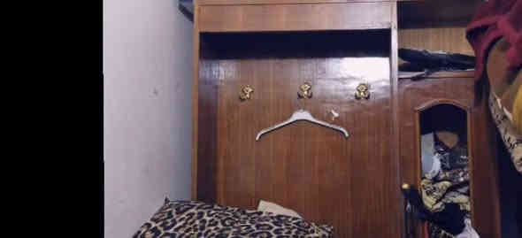 غرفه نوم تزكام عراقي للبيع سعره ٣٠٠ وبيه مجال قليل اشراي يتصل *********** مكاني الديوانيه شارع الوكفه
