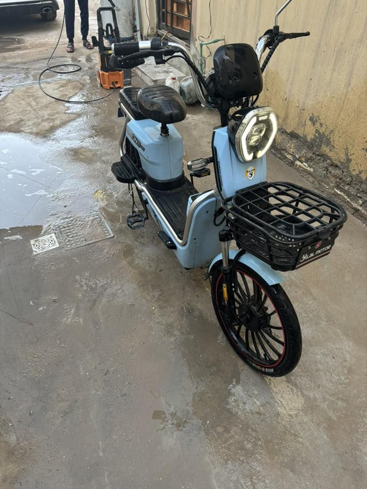 للبيع
باسكل شحن 6بطاريات نظيف استعمال قليل جداً 
4 سرعات سعره 400 وبي مجال 
راسلني واتساب اذا مرديت عليك
***********
