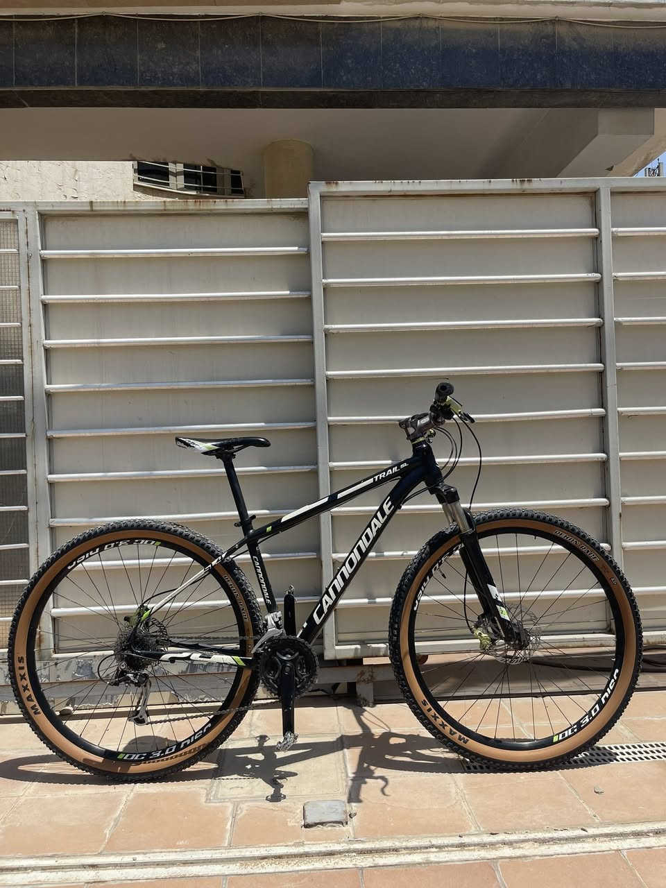 السلام عليكم يالله
للبيع 
نوع البايك cannondale.    TRAIL SL🇺🇸
من ارقى القطع الموجودة 
معدن المنيوم بالكامل خفيف جدا
دبل امامي تحكم سلس كلش مختم كانندل فتح قفل
ركبه واستيرن ختم كانندل 

تايرات نوع MAXXIS خط جوزي حجم ٢٩
فريمm
كلها لدراجه مختمه كانوديل بلاديه ممبدل شي❤️
شفترات +نقال ALIVIOعكرب
9.3
بريكات هايدروليك كانندول احترافيات مال شركه بلادي
دراجه ع وضع الشركه مملعوب بيه من الحاويه الك 

 اي استفسار ع خاص
مكاني بغداد بالمنصور  رقمي ***********
