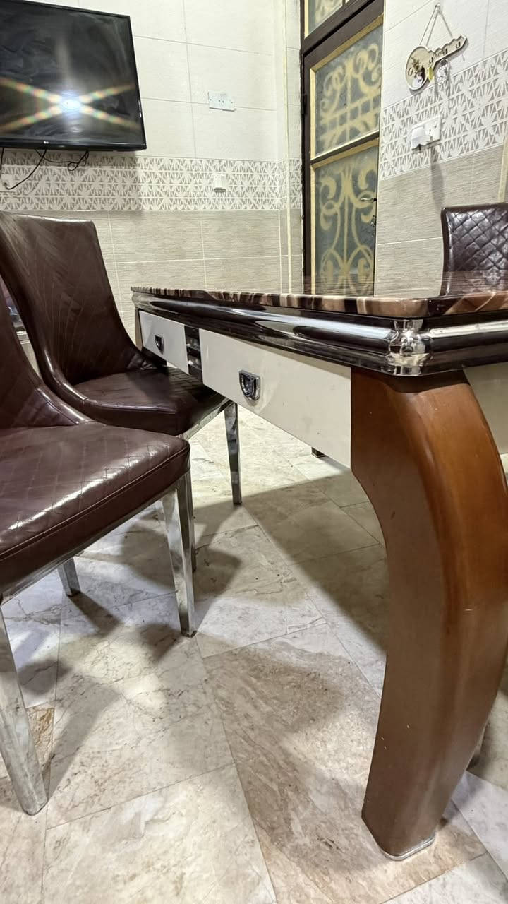 ميز مطبخ للبيع
السطح مرمر مع خمس كراسي
الحالة جيدة جداً 
السعر ٣٥٠ 
حلة


**إذا كنت صاحب هذا الإعلان وتريد حذفه لأي سبب، رجاءا أرسل رسالة إلى الدعم الفني**