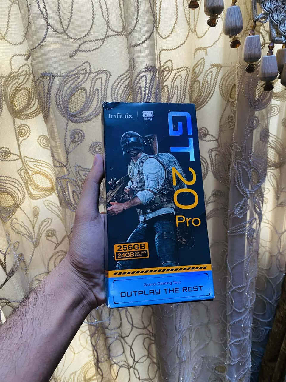 انفنكس جي تي 20 برو ذاكره 256 عشوائيه 24 جهاز كفاله كلشي ما بي يشغل 120 فريم ببجي شاشه 144 هرتز جهاز كلش قوي بل العاب وبي ضوه LD  بطاريه 5000  ملحقات كارتون وكفر فقط رايده 225 قفله مكاني بصره قبله رقمي ***********
