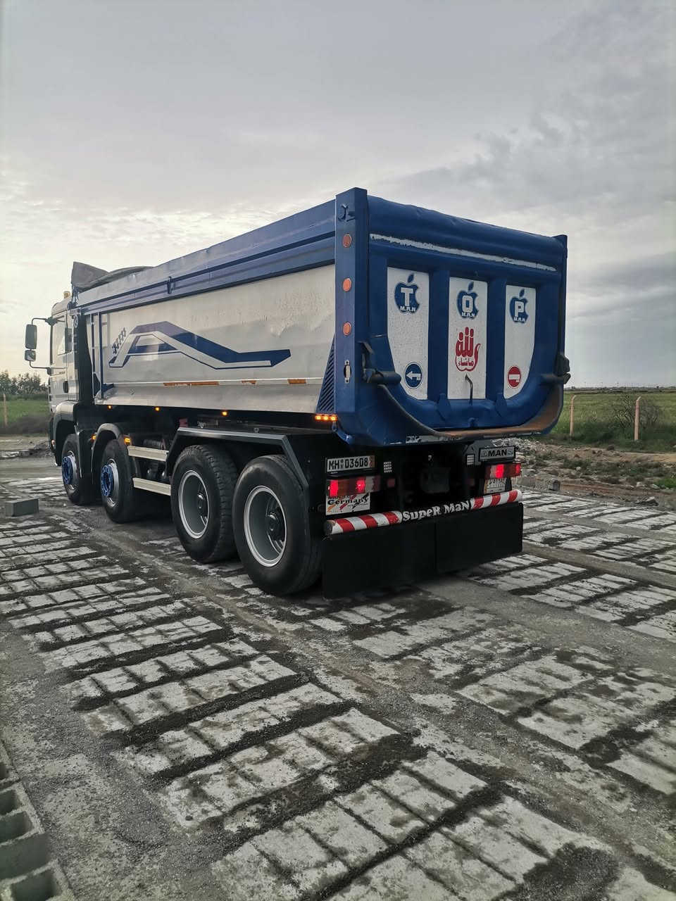 مان للبيع موديل ٢٠٠٦ رقم بغداد تحويل مباشر مكفوله مابيه اي نقص تخم تاير مكين ٤٣٠ نجكتار مكان السياره في ديالى رقم ***********
