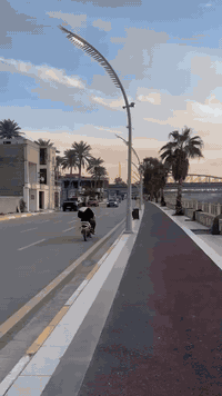 السلام عليكم، بسعر مناسب
* توجد قطع اراضي للبيع تجارية على شارع الكورنيش 
*المساحة  وجها ٨ وربع او 300 او اكثر 
يتم البيع مباشرتاً من صاحب السند الأصلي 
للتواصل على الرقم التالي: 
***********
