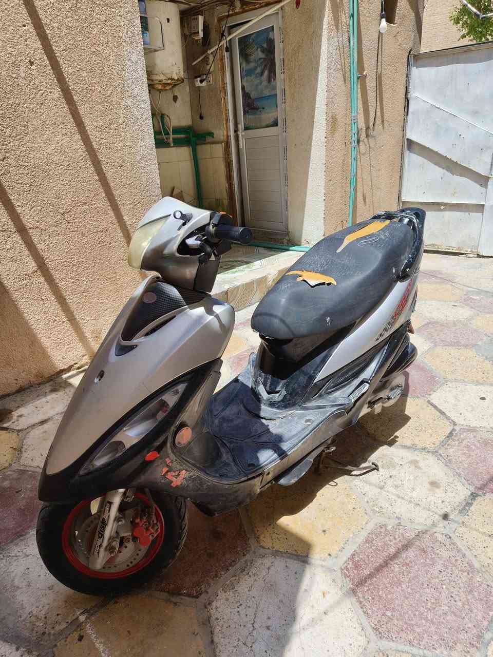 سـلام علـيكم ورحـمة الله وبركاته 
G4گامگو للبيع
دراجه طافيه طافيه طافيه
ابيع كوم حديد كوم حديد 
سابقاً نگره سلف هندر
حاليا هم سلف دير بس نار ماكو حت لباتري كعد كهربائيات كلهه شغاله اشاير لايت عالي وناصي بك لايت سكن احمر دبل اشاره كلوبات اكرستال.
گيج بانزين شغال رون شغال كله شغاال بس حاليا لكويل مايطلع نار 🔥 فقط ولباقي كله شغاال بس حاليا دراجه طافيه
سعر 200 وبيه مجال لشراي 
نـاصـرية مركز
*********** بي واتساب 
عزيزي فدوه لوجهك مو شراي لا تتصل ولا تعلق
