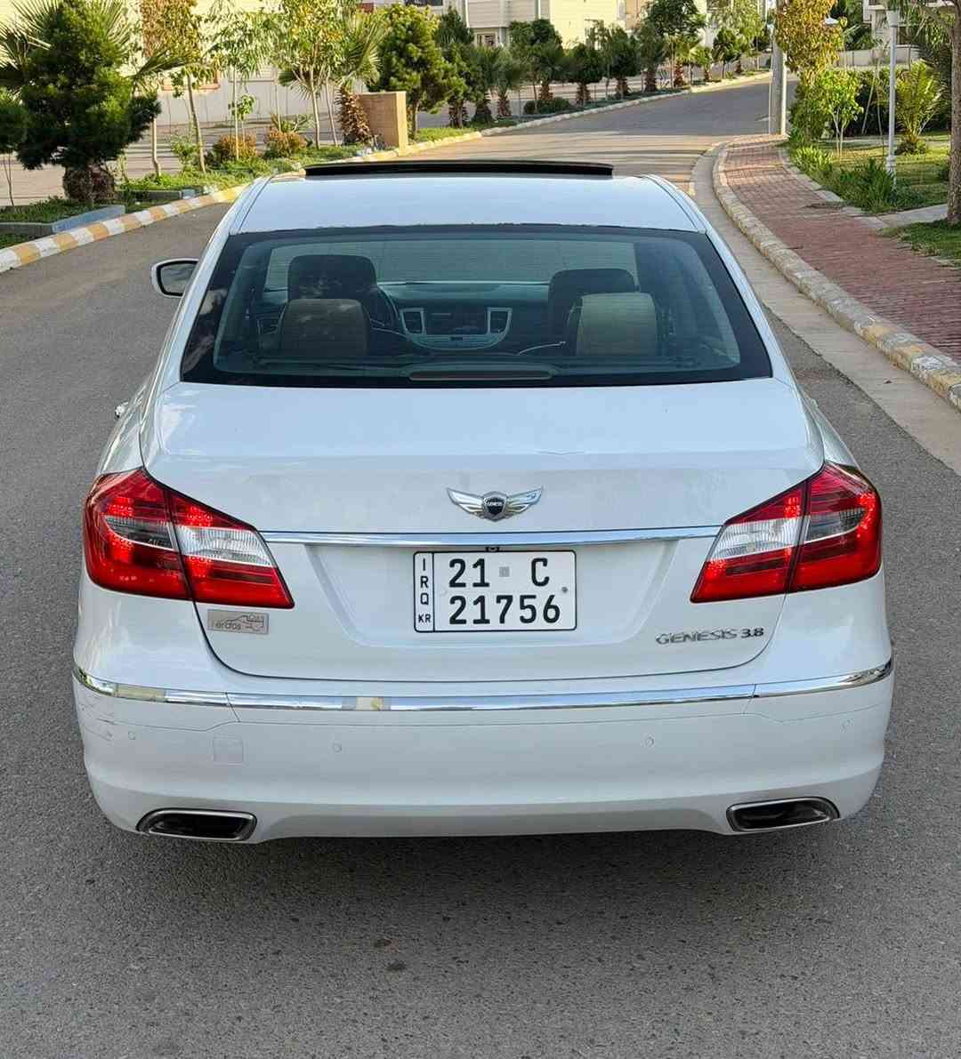 السلام عليكم 
هونداي جنسس 2013للبيع 
للاستفسار*********** 
السعر129$
السياره فول الفول 1/1 
بيه قطعتين شرط بدون دواخل
صورة السونار مرفقه 
حجم المحرك 3800 V6
دواخل بيجي 
اسلايت (فتحه)
مري شفط
دواخل صاج
دخول ذكي
كوشن خزن+كوشن هيتر
كوشن كهربائي + جلد
كامره امامي خلفي
حساسات 
تحكمات استيرن
رقم سليمانيه جديد لحد 2029
شرط غرامه وتحويل
مكان سياره ديالى /خانقين

