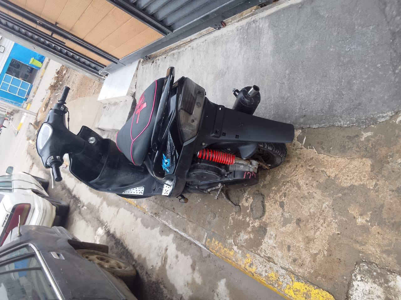 دراجه ناريه موديل 21 نضيفه كلش شوفه عينكم كامله ومكفوله من كهربائيات محرك شغل واطلع ما متعوبه (سعرها 700 وبيها مجال بسيط للشراي) مكاني الصويره *********** اتصل وبيك خير وتدلل
