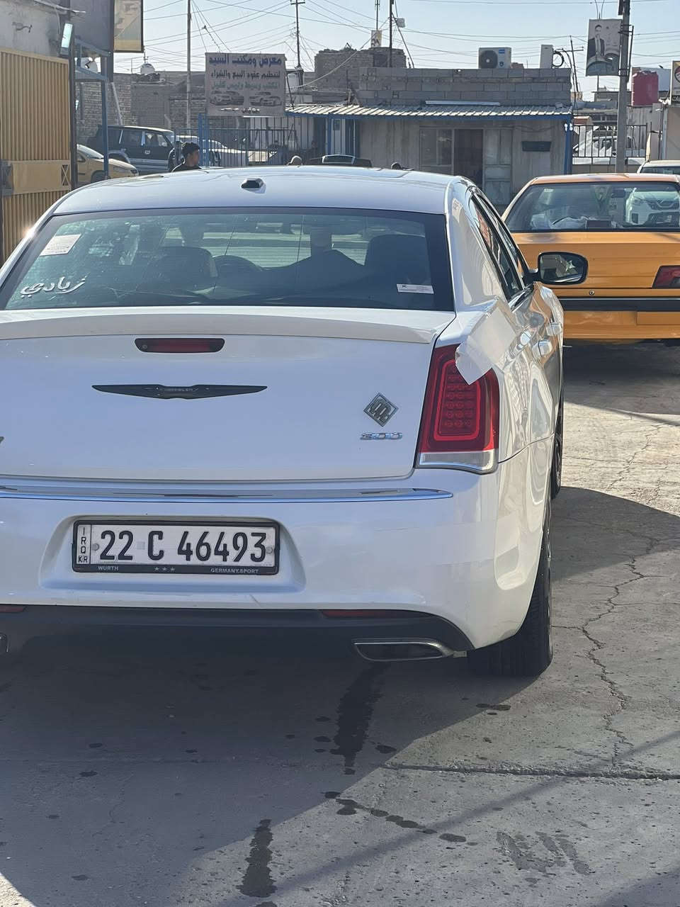 للبيع
اوباما كلين 2015 بدون صبغ 
  بدون تبديل كلها بلادي
المواصفات : 
*  پانوراما .   
* ويل قياس 18 أنج . . 
*نظام مانع انحدار hill assist 
*نظام مانع انزلاق traction control 
* شاشه كبيرة مع نظام ملاحة نفكيشن GPS .
* مقاعد أمامية كهربائية عدد 2 . 
* مقاعد أمامية  تدفئة تبريد .
* تشغيل عن بعد .  
* محدد سرعة .
*مقاعد خلفيه تدفئه
* كاميرا خلفية .
* مرايا متحسسة للاضاءة العالية .
* دخول ذكي (بصمة) .
*نظام تشغيل عن بعد .
السيارة جاهزة بدون اي نقص 
رقم اربيل
هزه وسنويه صالهه ١٠ تيام جديده 
ضرر السياره بارد مكانين 
السعر ٢٢٥ وبيهه مجال


**إذا كنت صاحب هذا الإعلان وتريد حذفه لأي سبب، رجاءا أرسل رسالة إلى الدعم الفني**