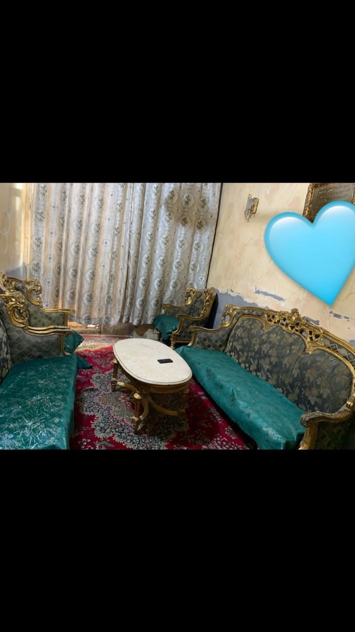 للبيع تخم قنفات ملكي مصري دمياطي 10 مقعد مع 2 طبلات وحده وسطيه كبيره و ثانيه صغيره السعر ب300 و بي مجال بسيط الي يريده يدخل خاص 

‭***********‬
