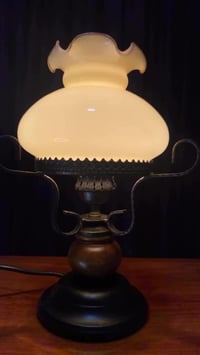 مصباح طاولة • تصميم عتيق • صناعة إيطالية