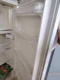 ثلاجة • للبيع