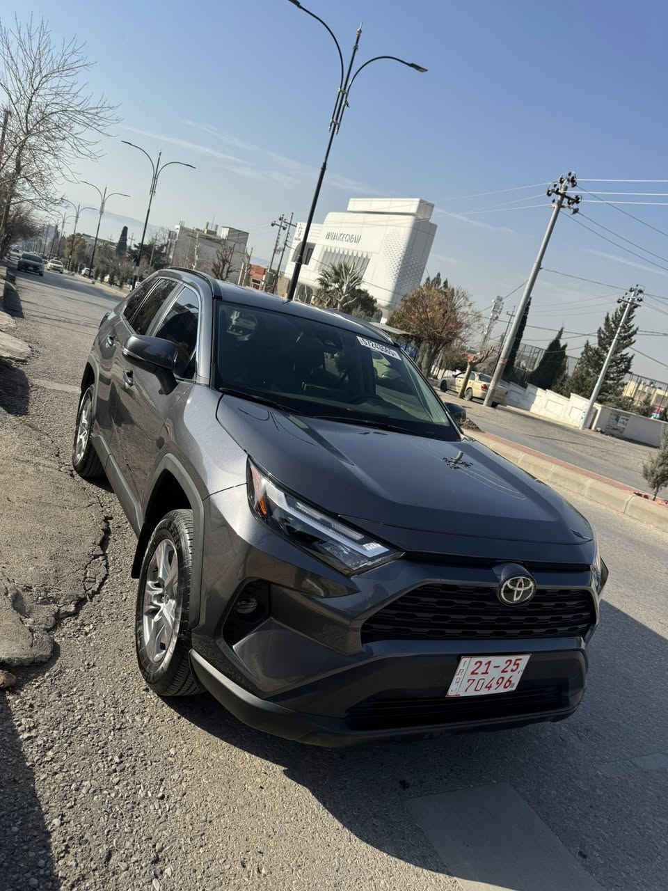 سلام عليكم للبيع فقط رافور ٢٠٢٥ وارد امريكي استراد خاص مم امريكا بانزين محرك ٢٥٠٠ موصفات xle  معروفه بصمه وشغال وردار امامي جاني وتحديد مسار وباقي موصفات ماشي ٢ ميل فقط بدون ايرباك فقط بين حاف الجاملغ وباب صبغ  داخل ابيض سياره كلش جديده  بجم خلف كبس كلها بدون رقم يترقم شمالي فقط سعر ٢٤٥ مجال بسيط جدا  رقم شاصي                            2T3W1RFV2SC324081الصور مكان ديالى / خانقين ***********
