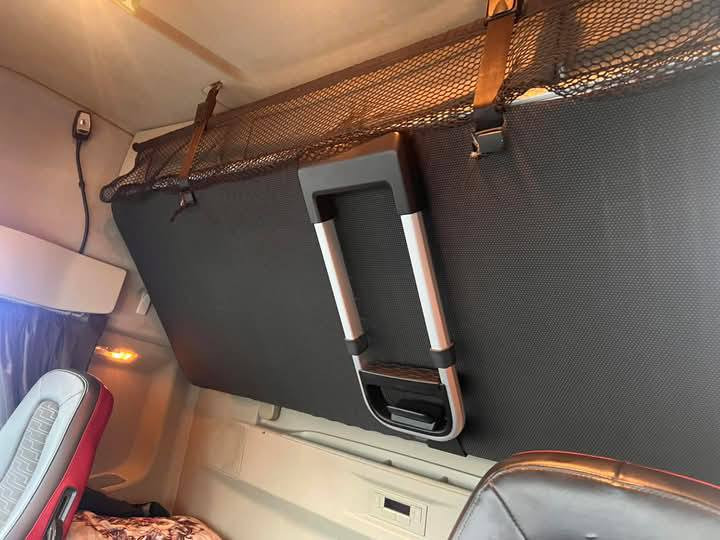 سلام عليكم سياره فالفو ٢٠١٦ حجم محرك خمسميه كامره حساس رادار تكيال سنتين جي بي اس تانكي روعه ٢٥ السياره مشتغله خمس سفرات بس تخم تاير تخم ويل كروم  باسمي تحويل مباشر ***********
