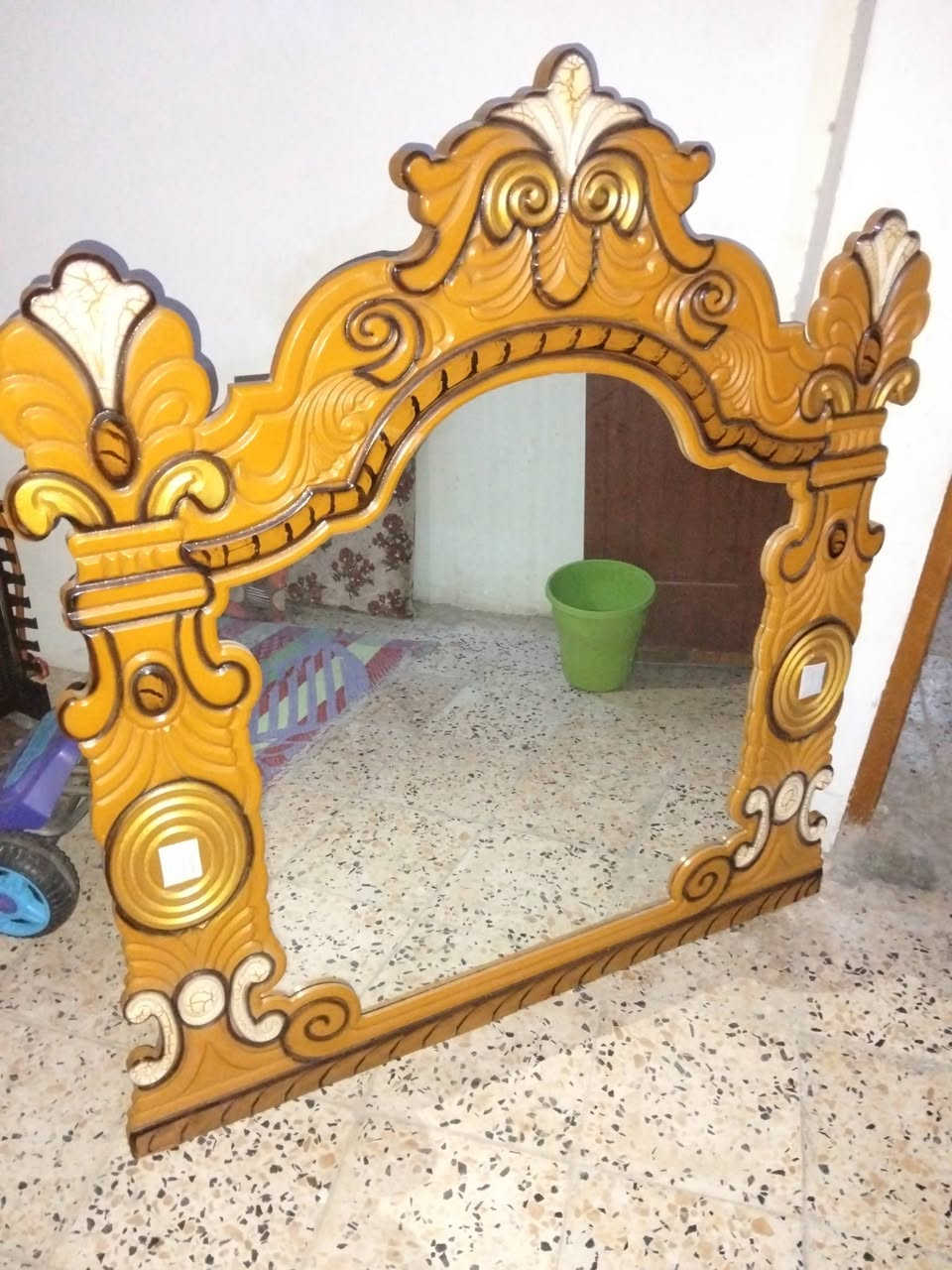 سلام عليكم 
عندي غرفه اخشاب اخت الجديده تجي وتشوفه ام الملحق ست بيبان مفصخه الهسبب ما كدرت اصوره كامله نضيفه
السعر 550 وبيه مجال للطيبين
***********
