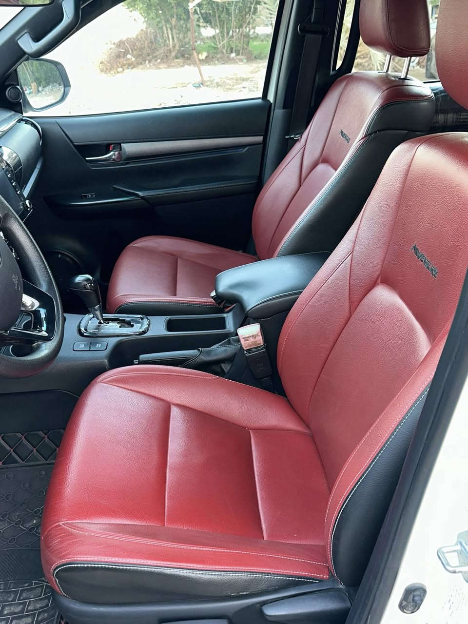 تويوتا2021  ستة سلندر V6ماشي 130الف
رقم أربيل 

ألون ابيض صدفي 

فـــول مواصفـــات  
النقطة العمية
بصمة تشغيل
بصمتين باب 
تحكم ستيرن
مثبت سرعة بالستيرن
شاحن لاسلكي ( وايرلس ) 
تحكم كهربائي للمرايا
لايت داخلي للبنيد 
تبريد قطعتين 
شاشة كبيرة 
حساس خلفي امامي
كاميرا خلفية
ويلكب  

العنوان الديوانية
***********
